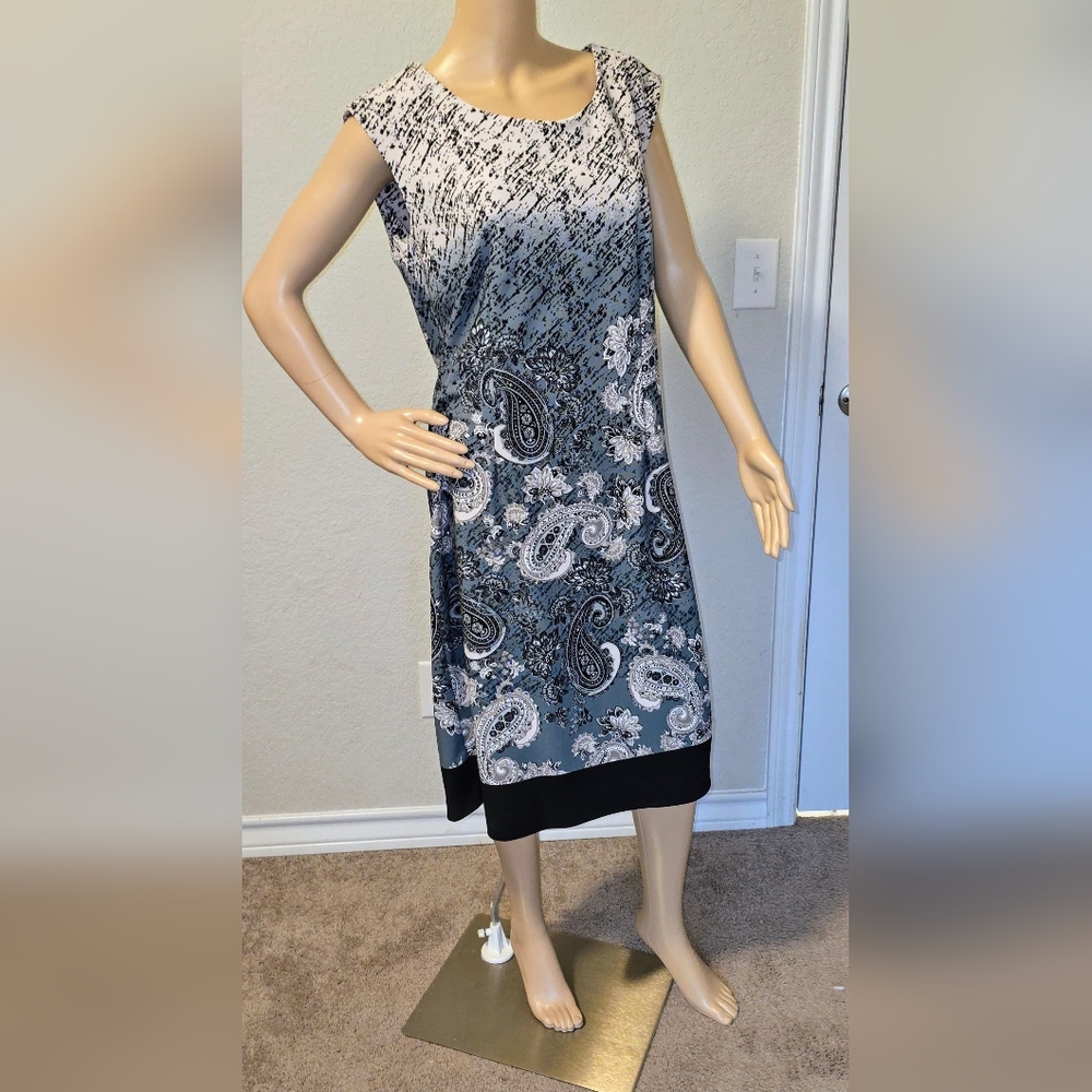 Size 12 work dress. Very comfortable while professional looking